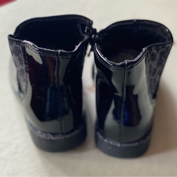 TODDLER BOOTS 🥾 NWOB - Picture 3 of 4